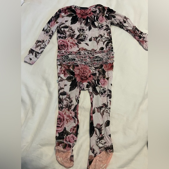 Posh Peanut ruffled footie- Rima - Picture 4 of 4